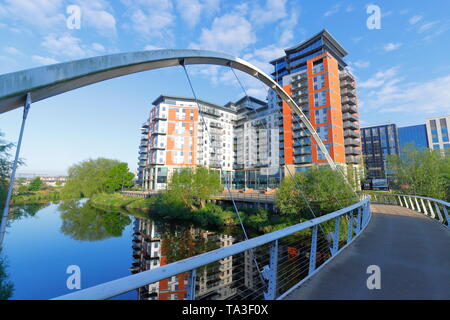 Whitehall footbridge and apartments in Leeds Stock Photo