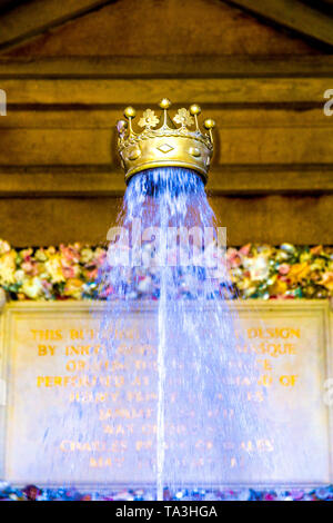 The dancing crown fountain inside Oberon’s Palace at Collector Earl’s Garden, Arundel Castle, UK Stock Photo