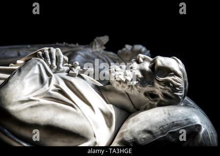 Close-up of one of the marble effigies on the Dukes of Norfolk's Tombs in Fitzalan Chapel, Arundel Castle, West Sussex, UK Stock Photo