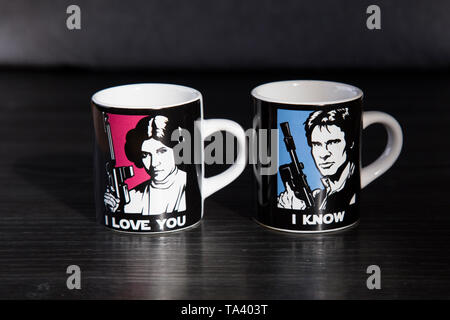 https://l450v.alamy.com/450v/ta403t/two-star-wars-branded-espresso-cups-one-with-princess-leia-saying-i-love-you-and-the-other-with-han-solo-saying-i-know-on-wooden-bench-top-ta403t.jpg
