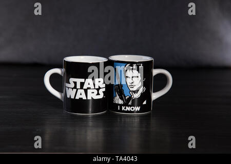 https://l450v.alamy.com/450v/ta4043/two-star-wars-branded-espresso-cups-one-with-princess-leia-saying-i-love-you-and-the-other-with-han-solo-saying-i-know-on-wooden-bench-top-ta4043.jpg