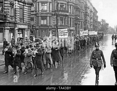 Germans in Berlin protest against the terms of the Treaty of Versailles ...