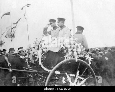 Crown Prince Wilhelm (left on the coachman's seat) at the Concours hippique on the trotting track Westend near Berlin. Stock Photo