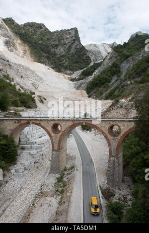 Ponti di Vara. in the middle of Carrara marble basins Stock Photo