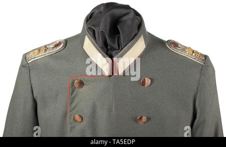 A field-grey litewka for a lieutenant of the Oldenburg Infantry Regiment No. 91, a privately purchased piece circa 1915 Field-grey cloth, collar, button border and cuffs with red trim, complete with all badges. White collar patches, sewn-on shoulder boards with heavy gilt application crown/'P'. Olive green, shiny silk lining, with fine tailor's label 'Franz Spangenmacher, Oldenburg' in the inside pocket, handwritten owner's name 'Feldw. H. Tantgen, 9.4.1915'. Signs of usage and age. Slightly worn in very good condition. Hard to find. historic, hi, Additional-Rights-Clearance-Info-Not-Available Stock Photo