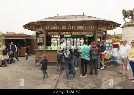 France, Paris, 2019-04, Tourist Shop,  Avenue Gustave V de Suède, just next to the Warsaw Fountains and in front of the Eiffel Tower. Stock Photo