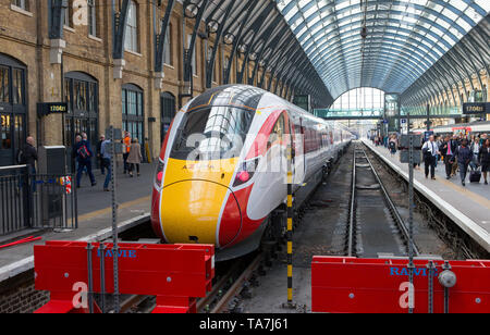 New Azuma train in LNER livery at Kings Cross station, London Stock Photo