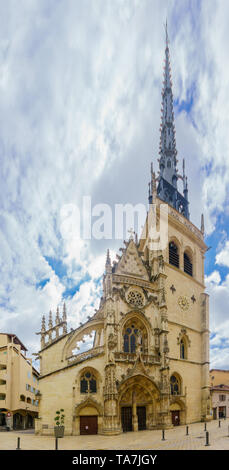 The facade of the church of Notre-Dame des Marais in Villefranche-sur-Saone, Beaujolais, Rhone department, France Stock Photo