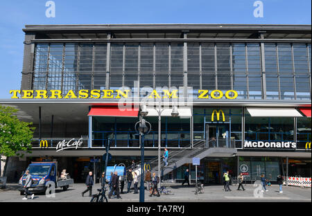 Terraces in the zoo, McDonald's, railway station zoo Charlottenburg Berlin Germany, Terrassen am Zoo, McDonald´s, Bahnhof Zoo Charlottenburg Berlin De Stock Photo