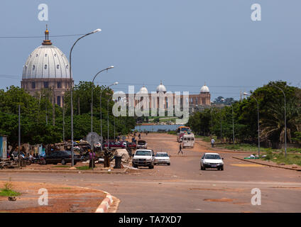 Our lady of peace basilica christian cathedral built by Félix Houphouët-Boigny, Région des Lacs, Yamoussoukro, Ivory Coast Stock Photo