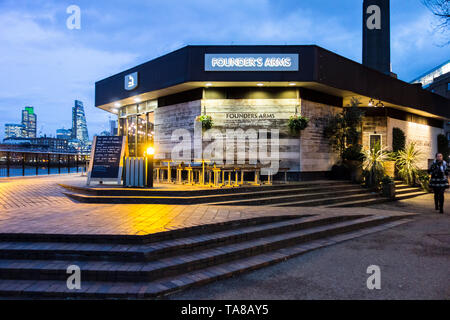 11th January 2017, Southbank, London. Founder's Arms public house pub on the Southbank at night. London, Southwark, UK Stock Photo