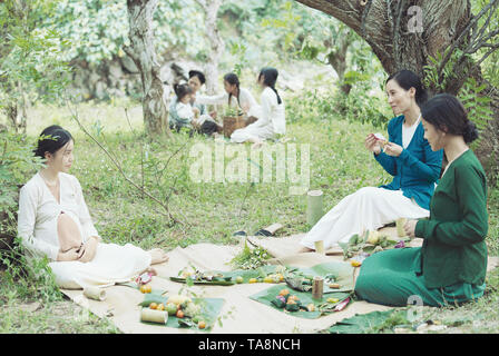 Tran Nu Yen Khe, from left, culinary advisor Pierre Gagnaire, Bonnie ...