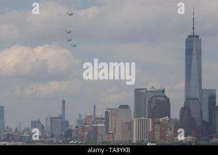 Four U.S. Marine Corps MV-22 Osprey’s fly over New York City before the start of Fleet Week New York, May 20, 2019. Marines, Sailors and Coast Guardsmen will be in New York to interact with the public, demonstrate capabilities and teach the people of New York about America’s sea services. The Osprey’s are assigned to Marine Medium Tiltrotor Squadron 263, Marine Aircraft Group 26, 2nd Marine Aircraft Wing. (U.S. Marine Corps photo by Lance Cpl. Damaris Arias) Stock Photo