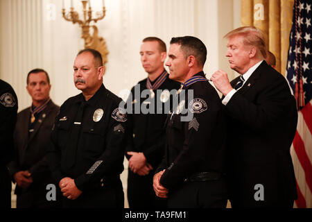 Washington, USA. 22nd May, 2019. U.S. President Donald Trump (1st R) presents the Public Safety Officer Medal of Valor to a recipient at the White House in Washington, DC, the United States, on May 22, 2019. Credit: Ting Shen/Xinhua/Alamy Live News Stock Photo
