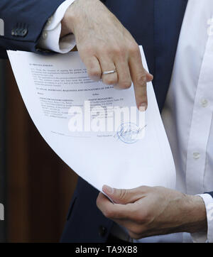 Kiev, Kiev, Ukraine. 23rd May, 2019. Originals of documents, which were returned from USA by the FBI after ending the Manafort case investigations, seen shown by Ukrainian lawmaker Serhiy Leshchenko before his visit to Prosecutor General Office in Kiev, Ukraine. As Leshchenko said US political consultant Paul Manafort, journalist Larry King, and Svoboda Party in Ukraine received money from the so-called 'black ledgers' of the pro-Yanukovych Party of Regions during Presidential election campaign in 2010. Credit: ZUMA Press, Inc./Alamy Live News Stock Photo