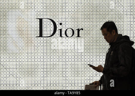 Hong Kong. 8th Apr, 2019. French Christian Dior luxury goods, such clothing  and beauty products brand store is seen at Mong Kok shopping mall in Hong  Kong. Credit: Budrul Chukrut/SOPA Images/ZUMA Wire/Alamy