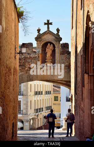 Arco de la Estrella, one of the entrances to the Old Town. A Unesco World Heritage Site. Caceres, Spain Stock Photo
