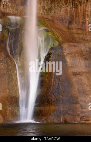 Lower Calf Creek Falls drops down a sandstone rock face in  Grand Staircase - Escalante National Monument, Utah. Stock Photo