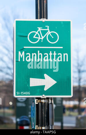 Manhattan bike lane street sign - New York City, USA Stock Photo