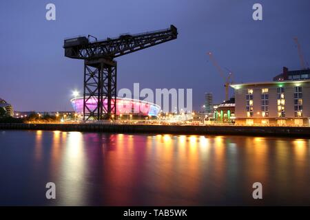 The iconic Finnieston Crane and warehouse in Glasgow by the river Stock Photo