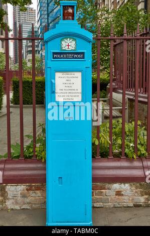 LONDON CITY OF LONDON ALDGATE OLD BLUE PRESERVED POLICE PUBLIC CALL POST Stock Photo