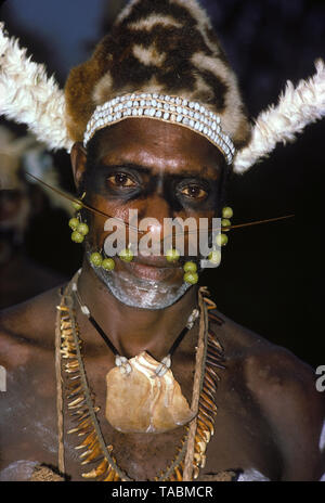 Asmat people: ethnic group living in the Papua province of Indonesia, along the Arafura Sea.  Asmat man from the village of Agats (or Sjuru). Photogra Stock Photo