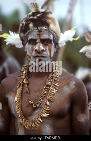 Asmat people: ethnic group living in the Papua province of Indonesia, along the Arafura Sea.  Asmat man from the village of Agats (or Sjuru). Photogra Stock Photo