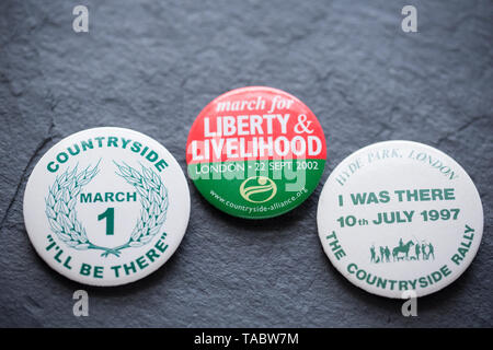 Pro-hunting badges that were made between 1998 and 2002 in relation to the proposal to ban hunting with dogs in the UK. A pro-hunt rally in 1997 in Hy Stock Photo