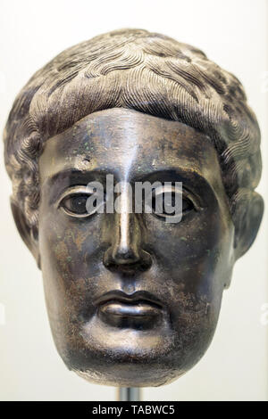 Bronze statue head of a young man from the Antikythera shipwreck ...