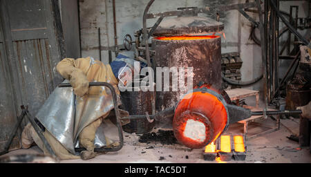 Art foundry, Foundry workers casting Stock Photo