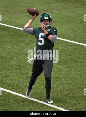 New York Jets quarterback Davis Webb (5) in action during a preseason NFL  football game against the Philadelphia Eagles Thursday, Aug. 29, 2019, in  East Rutherford, N.J. (AP Photo/Matt Rourke Stock Photo - Alamy