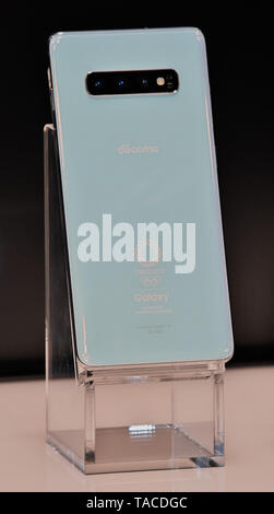 Samsung Galaxy S10 Olympic Games Edition SC-05L displayed