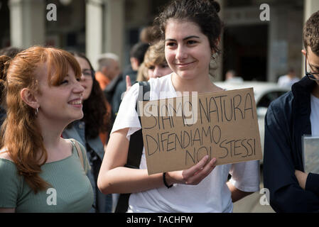 Turin, Piedmont, Italy. 24th May, 2019. Turin, Italy-May 24, 2019: Fridays for Future, Global Climate Event Credit: Stefano Guidi/ZUMA Wire/Alamy Live News Stock Photo