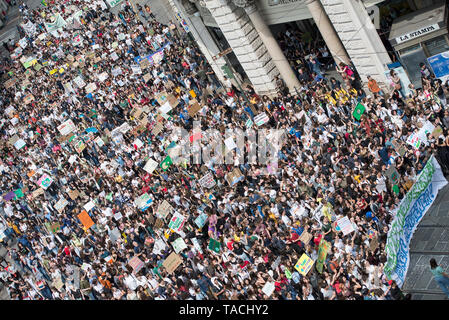 Turin, Piedmont, Italy. 24th May, 2019. Turin, Italy-May 24, 2019: Fridays for Future, Global Climate Event Credit: Stefano Guidi/ZUMA Wire/Alamy Live News Stock Photo