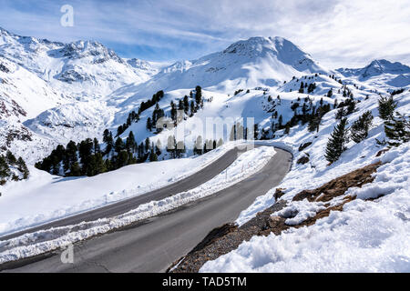 Austria, Tyrol, Kaunertal, glacier road in winter