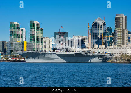 USA, California, San Diego, Skyline of San Diego with the USS Midway, aircraft carrier Stock Photo