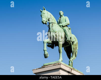 Low angle view of the equestrian statue of King Albert I of Belgium on the Mont des Arts in Brussels, Belgium, against blue sky. Stock Photo