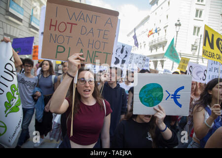 A protester seen holding a placard that says I want a hot date, not a hot planet during the demonstration. Hundreds of young Spaniards joined the international movement Fridays for Future in Madrid to protest against the climate situation and demand for measures against climate change with the principal slogan "There is not planet B". Stock Photo
