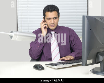 CORPORATE EXECUTIVE talking on mobile Stock Photo