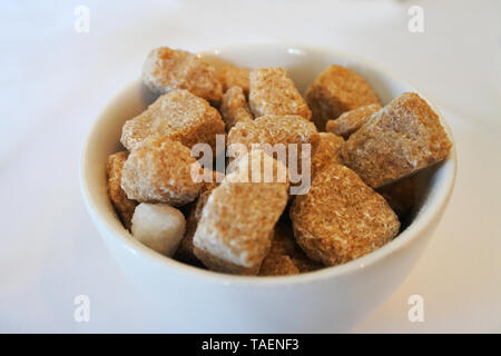 A bowl of unrefined sugar lumps - John Gollop Stock Photo