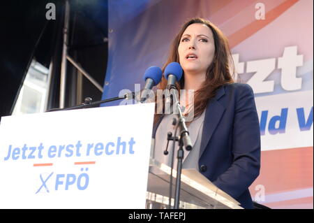 Vienna, Austria. 24th May 2019. FPÖ election campaign (Freedom Party Austria) on Friday, May 24, 2019 at Viktor Adler Platz in Vienna. Picture shows EU candidate Petra Steger. Credit: Franz Perc / Alamy Live News Stock Photo