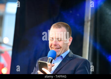 Vienna, Austria. 24th May 2019. FPÖ election campaign (Freedom Party Austria) on Friday, May 24, 2019 at Viktor Adler Platz in Vienna. Picture shows top candidate Harald Vilimsky. Credit: Franz Perc / Alamy Live News Stock Photo