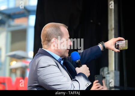 Vienna, Austria. 24th May 2019. FPÖ election campaign (Freedom Party Austria) on Friday, May 24, 2019 at Viktor Adler Platz in Vienna. Picture shows top candidate Harald Vilimsky. Credit: Franz Perc / Alamy Live News Stock Photo