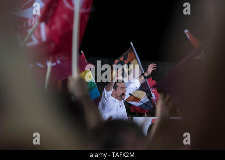 Athens, Greece. 24th May 2019. Greek prime minister and SYRIZA leader ALEXIS TSIPRAS addresses supporters. A few thousands gathered in front of the parliament to attend the party’s main pre-election rally as they will vote for European Parliament and municipalities on May 26th. © Nikolas Georgiou / Alamy Live News Stock Photo