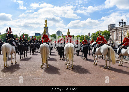 The Mall, London, UK. 25th May, 2019. The Major General's Review, the first rehearsal for the Trooping the Colour. Credit: Matthew Chattle/Alamy Live News Stock Photo