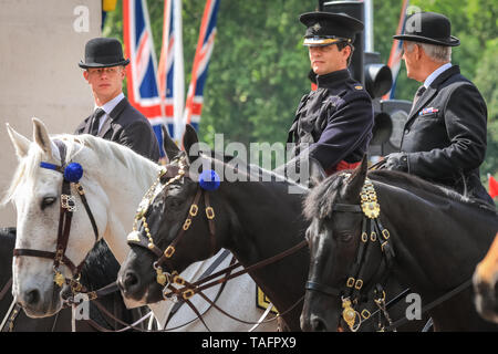 Westminster, London, UK. 25th May, 2019. Mounted grroms in bowler hats, used as stand ins for Members of the Royal Family taking part in the Birthday Parade. Soldiers and horses of the Household division, take part in the The Major General's Review along The Mall outside Buckingham Palace, the first of two parades ahead of the Trooping the Colour Queen's Birthday Parade in June. Credit: Imageplotter/Alamy Live News Stock Photo