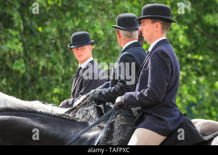 Westminster, London, UK. 25th May, 2019. Mounted grroms in bowler hats, used as stand ins for Members of the Royal Family taking part in the Birthday Parade. Soldiers and horses of the Household division, take part in the The Major General's Review along The Mall outside Buckingham Palace, the first of two parades ahead of the Trooping the Colour Queen's Birthday Parade in June. Credit: Imageplotter/Alamy Live News Stock Photo