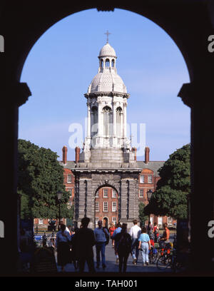 The Campanile and Parliament Square, Trinity College Dublin, College Green, Dublin, Leinster Province, Republic of Ireland Stock Photo