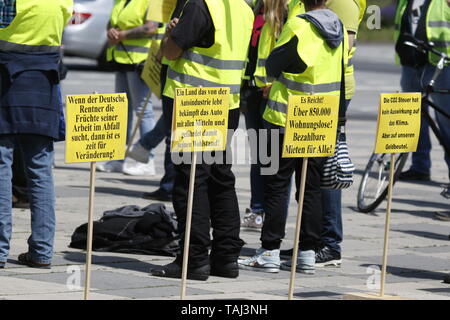 Wiesbaden, Germany. 25th May, 2019. Some signs stand on the ground. Under 100 right wing protesters marched with yellow vests through Wiesbaden, to protest against the German government. They were confronted by small but loud counter protest. Credit: Michael Debets/Pacific Press/Alamy Live News Stock Photo