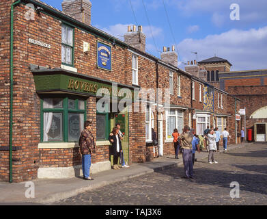 Tourists at Rovers Return Pub, Coronation Street The Tour, MediaCityUK, Trafford, Greater Manchester, England, United Kingdom Stock Photo